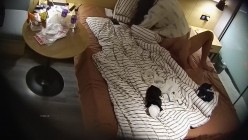 民宿酒店偷拍体育生小伙一周没和女友操逼了吃饱外卖 上来直接就开始各种舔穴热身 截图11