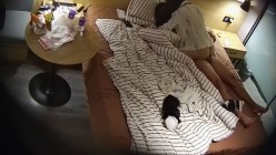 民宿酒店偷拍体育生小伙一周没和女友操逼了吃饱外卖 上来直接就开始各种舔穴热身 截图12