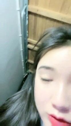 重磅！G奶校花下海~纯到爆炸，【大二学妹】，宿舍脱光，天然白虎馒头穴，小穴超肥，奶子又大又软 截图1