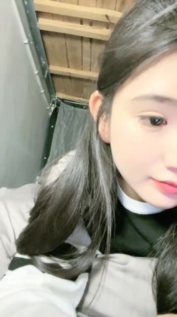 重磅！G奶校花下海~纯到爆炸，【大二学妹】，宿舍脱光，天然白虎馒头穴，小穴超肥，奶子又大又软 截图4