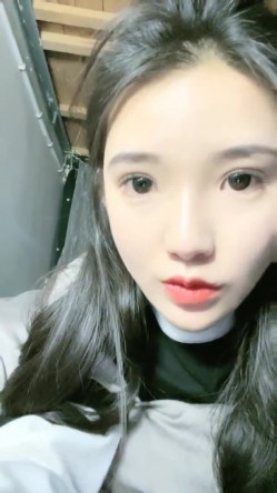 重磅！G奶校花下海~纯到爆炸，【大二学妹】，宿舍脱光，天然白虎馒头穴，小穴超肥，奶子又大又软 截图5