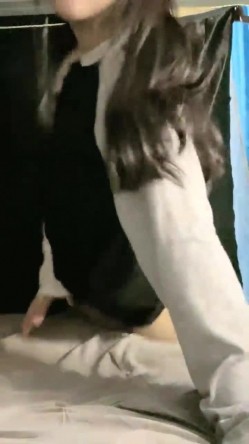 重磅！G奶校花下海~纯到爆炸，【大二学妹】，宿舍脱光，天然白虎馒头穴，小穴超肥，奶子又大又软 截图14