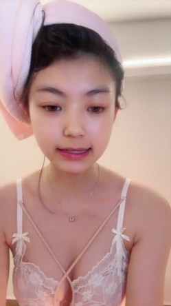 【小佳宝】超甜校花 美乳粉逼 很是清纯 沐浴 手势舞 掰穴自慰 截图15