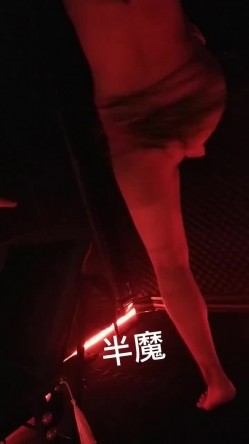 超会玩女的调教大神【伊昂先生MISDO】私拍，羞耻调教良家骚母狗，打火机燃烧深圳白领逼毛真够绝的 截图15