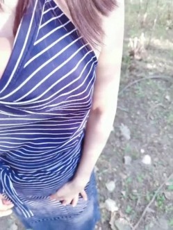 女友把我带到野外干她，在床上已经无法满足她的要求了！ 截图3