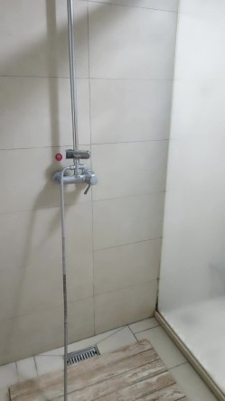 哺乳期少妇露脸一个人在酒店发骚，跟狼友互动奶子太胀，挤奶给狼友看，洗澡诱惑逼逼特写，淫水多多好想被草 截图8