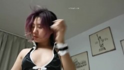 大叔酒店重金约炮染着紫色头发的美少妇 ️各种姿势露脸啪啪 截图4