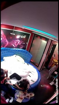 【360】情侣主题宾馆-好骚的年轻大奶妹子啊！被排骨男友抓住奶子狠插 截图6