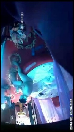 【360】情侣主题宾馆-好骚的年轻大奶妹子啊！被排骨男友抓住奶子狠插 截图9