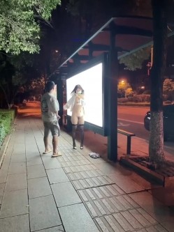 ️震撼流出 ️重磅稀缺 ️极品露出少女『奶油泡芙』和朋友电梯口做爱偶遇邻居回家 满满的兴奋 路边玩穴 野战露出 截图5