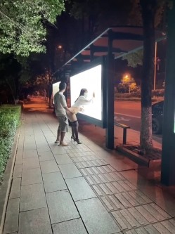 ️震撼流出 ️重磅稀缺 ️极品露出少女『奶油泡芙』和朋友电梯口做爱偶遇邻居回家 满满的兴奋 路边玩穴 野战露出 截图11