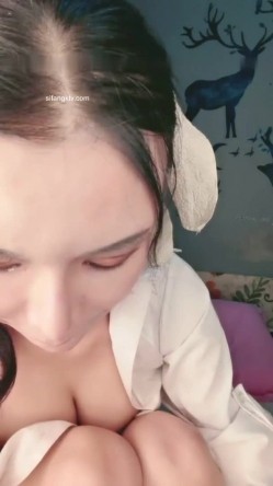 可怜美女生病了还直播赚钱沫熙小仙女身材苗条纤细很长的假鸡巴自慰插出血假道具太长了真够拼的 截图1