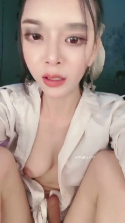 可怜美女生病了还直播赚钱沫熙小仙女身材苗条纤细很长的假鸡巴自慰插出血假道具太长了真够拼的 截图4