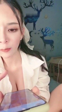 可怜美女生病了还直播赚钱沫熙小仙女身材苗条纤细很长的假鸡巴自慰插出血假道具太长了真够拼的 截图12