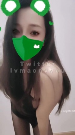 重磅炸弹！万人求档高门槛梦幻联动，顶级绿帽网红大咖联手【绿帽女友+你的大婊姐】私拍，当着男友的面给戴绿帽子 截图2