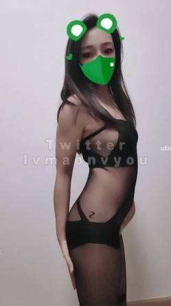 重磅炸弹！万人求档高门槛梦幻联动，顶级绿帽网红大咖联手【绿帽女友+你的大婊姐】私拍，当着男友的面给戴绿帽子 截图5