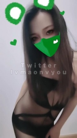 重磅炸弹！万人求档高门槛梦幻联动，顶级绿帽网红大咖联手【绿帽女友+你的大婊姐】私拍，当着男友的面给戴绿帽子 截图13