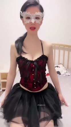 最美人妻轻少妇色火精灵女神，高跟黑丝美腿，30多岁女人韵味 明星级别的颜值 18岁的身材，难得啪啪！声音超好听 截图9