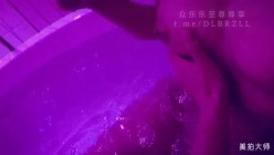 武汉富二代泡良大神「Y先生」推特约炮实录 浴缸爆操露脸少妇，镜前后入A4腰，4P调教两只小母狗，沙发大战纹身荡女 截图5