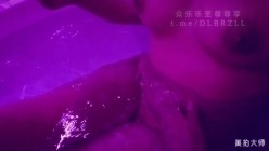 武汉富二代泡良大神「Y先生」推特约炮实录 浴缸爆操露脸少妇，镜前后入A4腰，4P调教两只小母狗，沙发大战纹身荡女 截图8