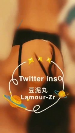 【极品反差东航空姐】爆乳丰臀女神【豆泥丸】完美身材 穿着空姐制服架起来操到浪叫 高清私拍90P 高清720P原版 截图5