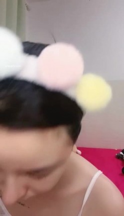 顶级女神 ️简美炸了【甜腻小喵M】关上房门~激情发骚~摸奶骚弄舞姿~道具插穴自慰 ️尽情享受高潮~哥哥来后入嘛！ 截图1
