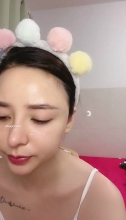 顶级女神 ️简美炸了【甜腻小喵M】关上房门~激情发骚~摸奶骚弄舞姿~道具插穴自慰 ️尽情享受高潮~哥哥来后入嘛！ 截图2