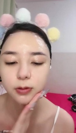 顶级女神 ️简美炸了【甜腻小喵M】关上房门~激情发骚~摸奶骚弄舞姿~道具插穴自慰 ️尽情享受高潮~哥哥来后入嘛！ 截图6