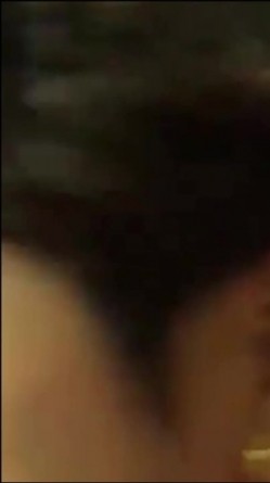 东北某同学聚会女同学现场解开胸罩比奶子大小 截图8