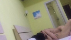 吸毒后的3P乱交 迷迷煳煳地【稀有流出资源】一个在干少妇 一个在偷拍 轮流着干她，大奶子少妇的侧脸很立体非常美，叫床麻酥酥地 截图2