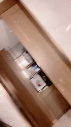 你浅浅的微笑就像乌梅子酱！【呜崽酱】19岁学妹在酒店~小妹妹这么瘦，胸却是又大又圆又挺 截图1