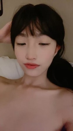 你浅浅的微笑就像乌梅子酱！【呜崽酱】19岁学妹在酒店~小妹妹这么瘦，胸却是又大又圆又挺 截图15