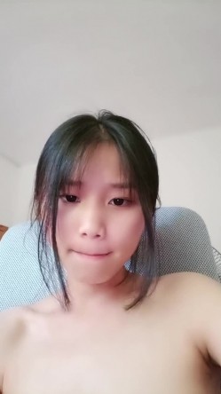 相貌清纯的邻家妹妹露脸全裸自慰 表情可爱眼神灵动特写私处自慰 截图2