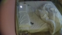 酒店偷拍 学生情侣妹子满心期待男友激烈的碰撞废才男友只知道玩游戏性能力让她大失所望 截图13