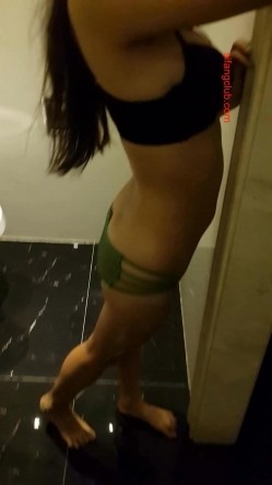 小情侣酒店开房自拍，妹子身材不错只穿内衣跳艳舞诱惑，女上位啪啪，全程国语对白淫荡1080P 截图7