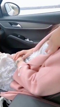 【极品淫妻 ️性爱淫乱】蜜桃臀超淫妻『青青』女神乱操 ️黑丝皮衣机车女孩乱入 喜欢翘臀后入猛操 截图11