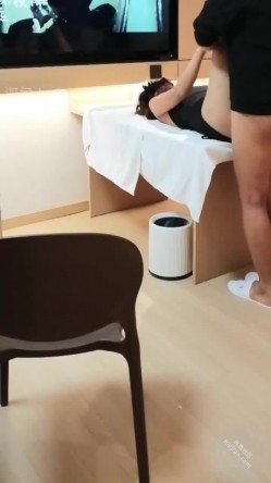 假期和家人打完麻将后，直接就把我妈按在麻将桌上给操了 截图11
