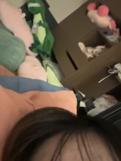 stripchat平台的人气女神，19岁学生妹，【Olivia】，童颜巨乳，高潮狂喷水，跟个水龙 截图11