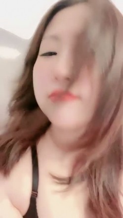 女神来袭！真女神预警！婴儿肥女神天花板！颜值天花板！女神属于超级无敌甜美的那种御姐，让人一眼看到就很难忘，跳蛋表情酸爽 截图15