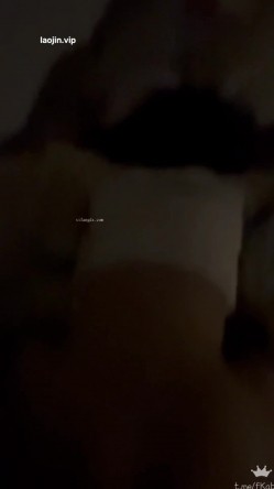 富二代约炮，【fKabuto】，一个极品学生妹，一个人妻，完美露脸，不同风味都要享受，床上都好骚 截图9