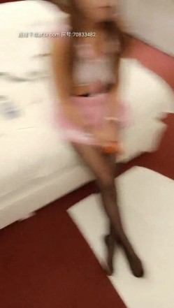 帝王女奴调教，大屁股骚母狗是真骚，先灌肠后塞菊花，骚母狗趴地屌鞋子给舔脚真鸡巴骚精彩不要错过 截图8
