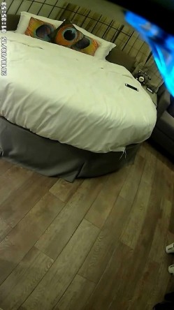 【精选稀缺360】浪漫圆床房-淫荡少妇偷情光头男被操的哇哇乱叫 太销魂了 截图3