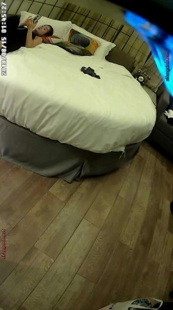 【精选稀缺360】浪漫圆床房-淫荡少妇偷情光头男被操的哇哇乱叫 太销魂了 截图5