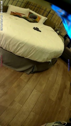 【精选稀缺360】浪漫圆床房-淫荡少妇偷情光头男被操的哇哇乱叫 太销魂了 截图7