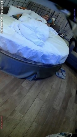 【精选稀缺360】浪漫圆床房-淫荡少妇偷情光头男被操的哇哇乱叫 太销魂了 截图8