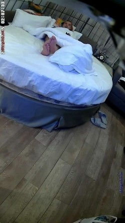【精选稀缺360】浪漫圆床房-淫荡少妇偷情光头男被操的哇哇乱叫 太销魂了 截图9