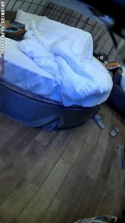 【精选稀缺360】浪漫圆床房-淫荡少妇偷情光头男被操的哇哇乱叫 太销魂了 截图12
