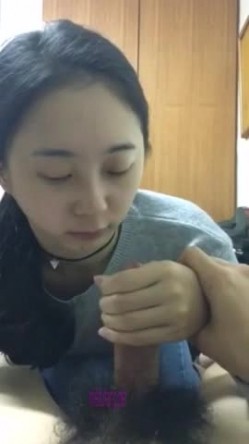 《重磅隐私曝光》渣男分手后报复流出清纯眼镜学生妹不健康露脸自拍~吹箫、打炮、紫薇，呻吟声很有特点 截图8