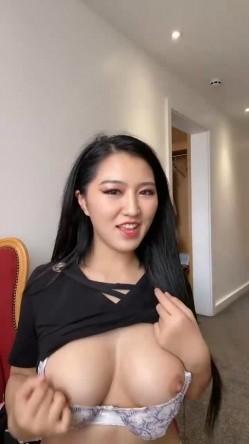 国产之光真演员替身网红 ️沈樵小朋友 一字马噼腿~道具自慰 截图1