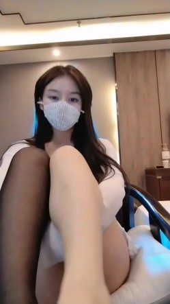 网红尤物一双美腿展现诱人，肥美鲍鱼是多少男人的梦想 截图11